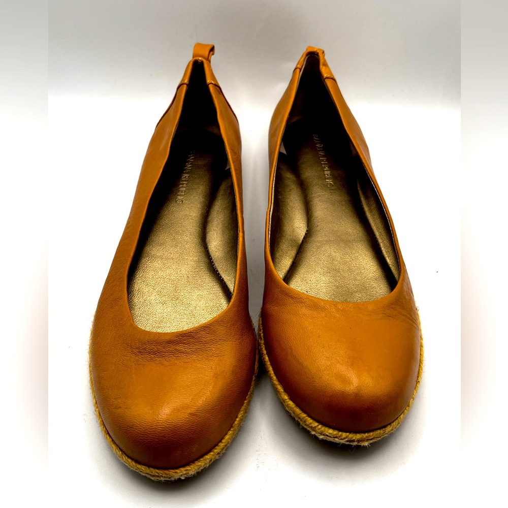 NUDE LEATHER BANANA REPUBLIC FLATS